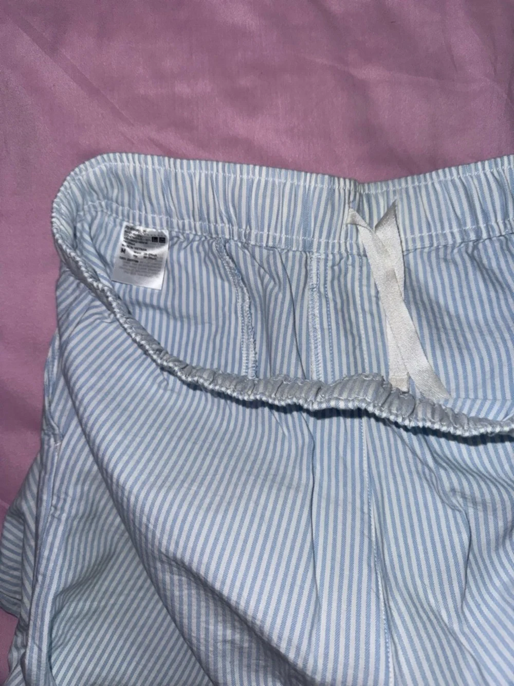Uniqlo Tapered Drawstring Pant - Picture 3 of 3